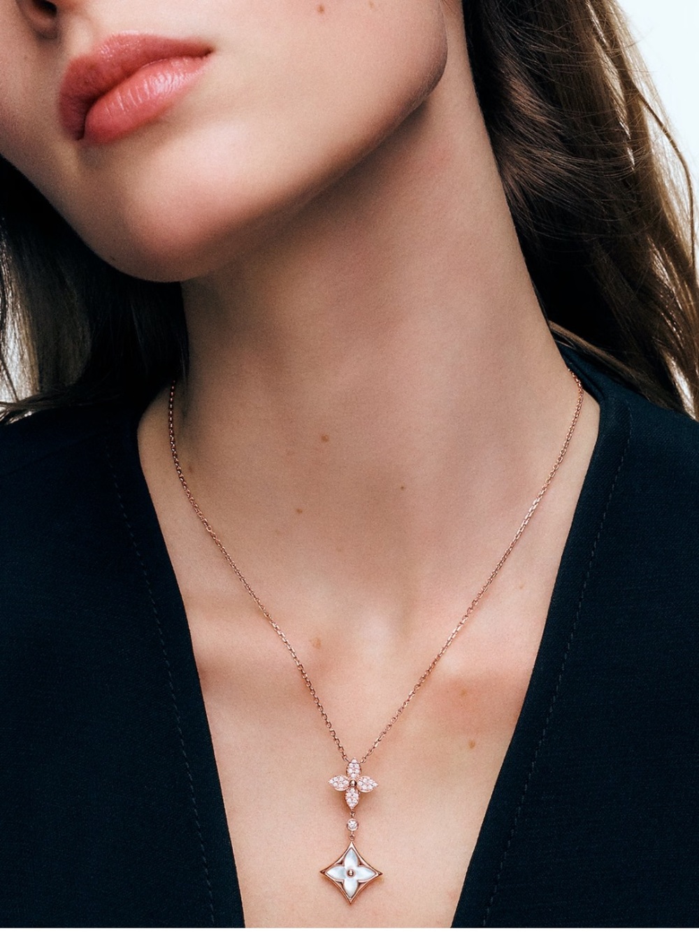 Louis Vuitton Star Blossom Necklace, Yellow Gold, diamonds and mother of pearl